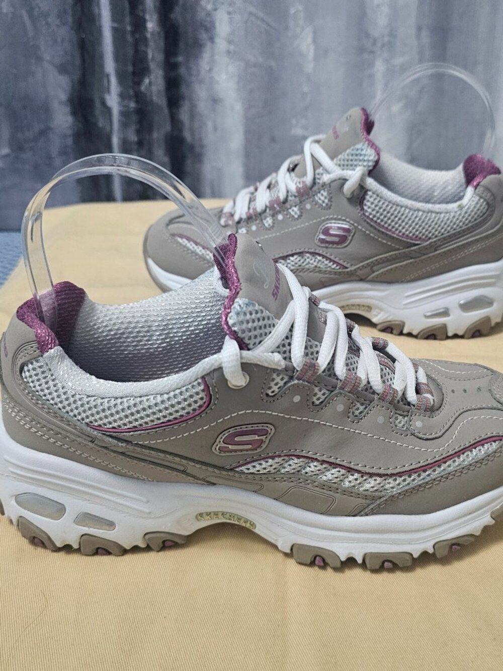 Skechers D'Lites Gray Purple White Women's Daily Wear Athletic Sneakers Size 6 - Picture 3 of 7